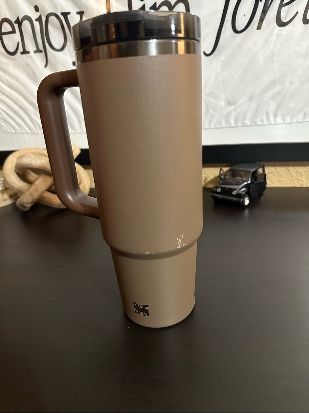 30oz stanley cups in used but good condition with accessories - Picture 7 of 16
